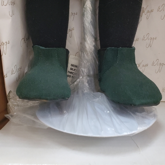 KAYE WIGGS 24 PORCELAIN DOLL - Picture 4 of 16